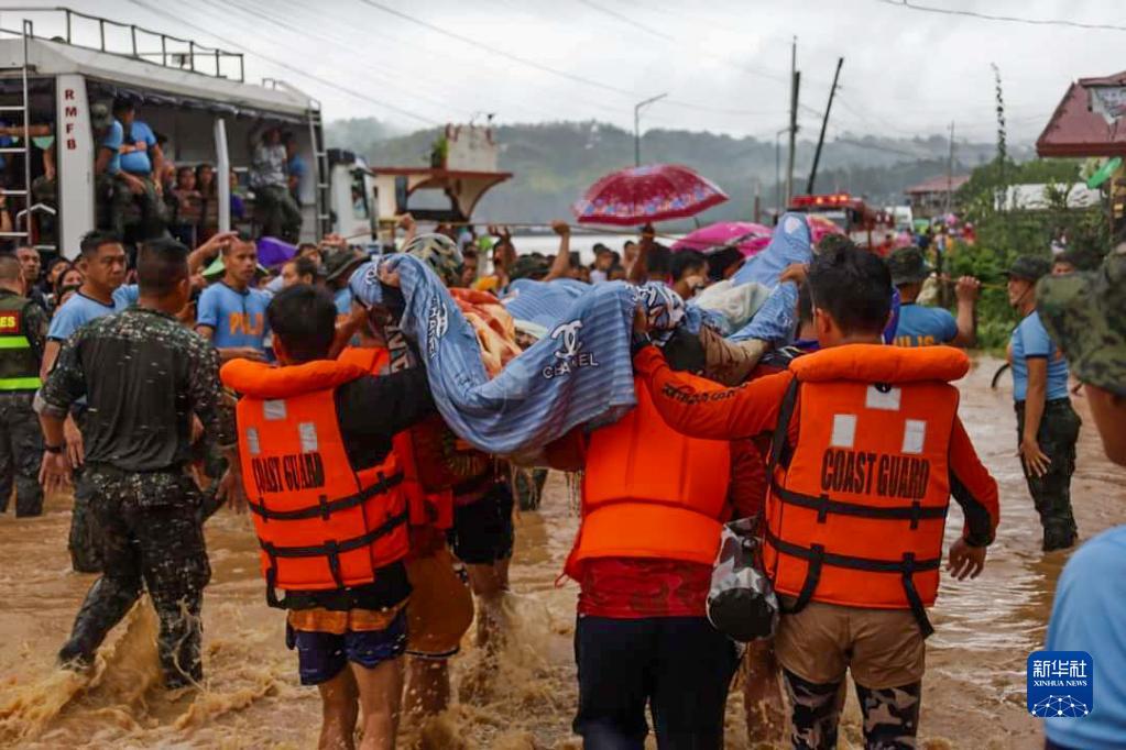 冬季风暴袭击美国南部 多地交通受影响